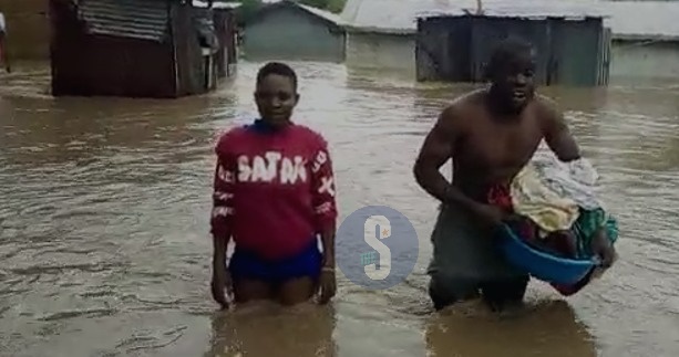 Families stranded in Nyando due to flooding.