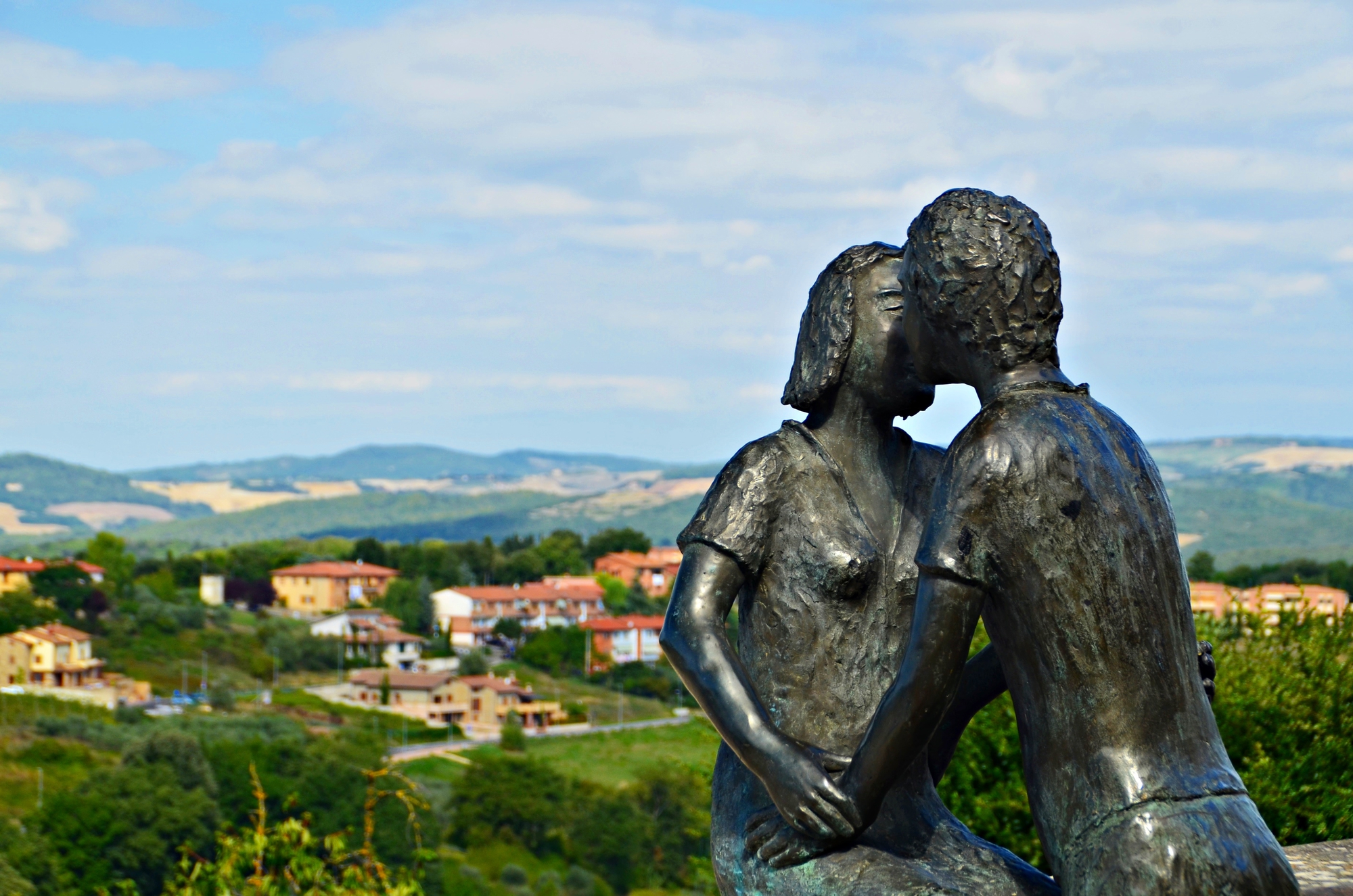 Tenerezze tra le colline toscane di viola94