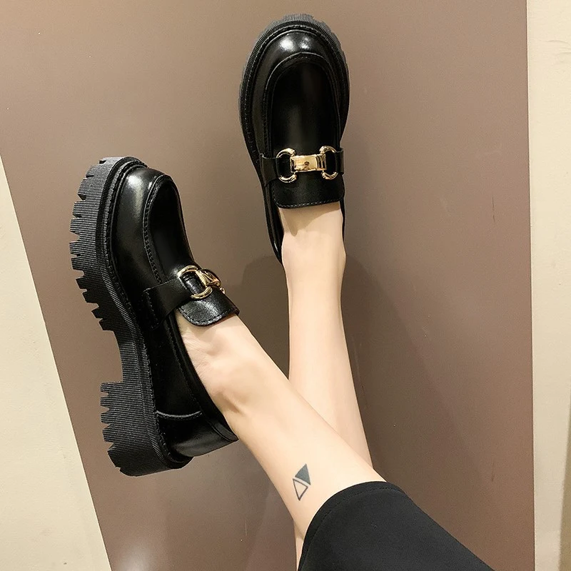 Dames leren plateau schoenen met dikke hak, perfect voor een trendy look en comfortabel lopen, combineer stijl en gemak!