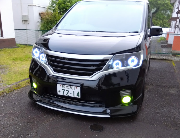 セレナの秘密基地で維持り・ホイールほしい・ウラモジ☆ワークス・ひかるか工房・しおたくぼでぃ❤に関するカスタム事例の投稿画像1枚目