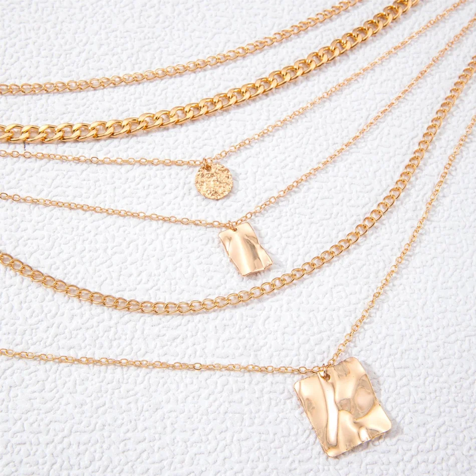 Fashion vierkante pailletten hanger meerlagen ketting. Schitter met deze elegante ketting, perfect voor een vleugje glamour bij elke outfit.