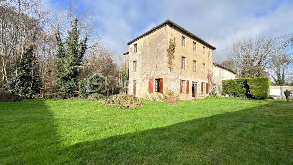 Vente moulin 15 pièces 400 m² à Saint-Maixent-l'Ecole (79400), 320 000 €