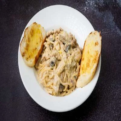 Spaghetti With Chicken And Mushroom In Creamy Veloute