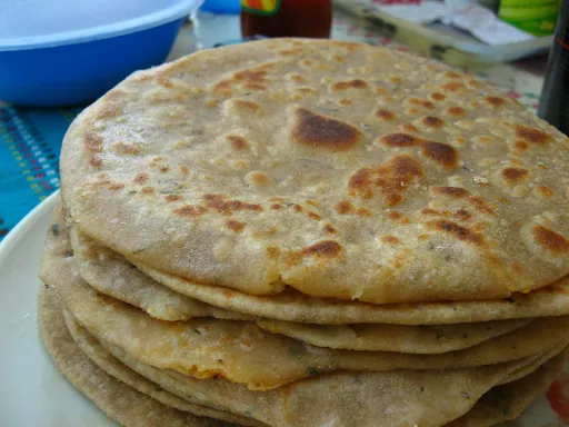 Paneer Pyaz Paratha