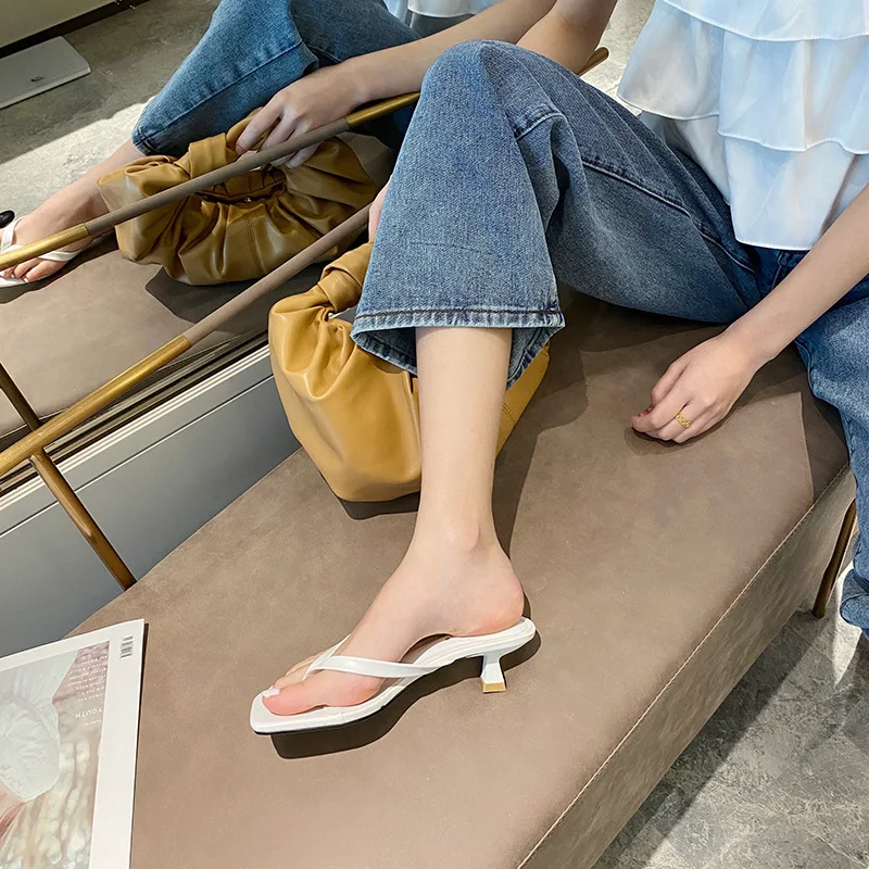 Title 20, Disfruta de la comodidad total con chanclas. Su...