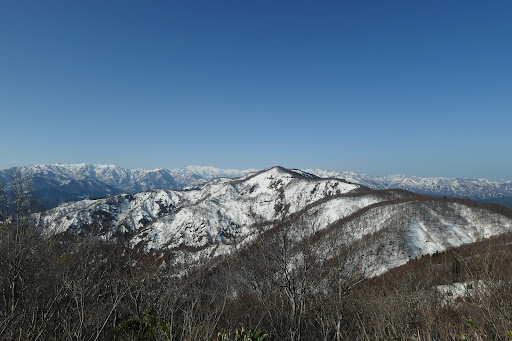 赤祖父山から高清水山と白山方面