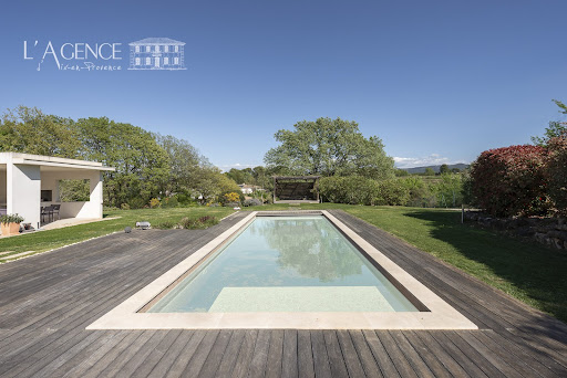 House with pool 2