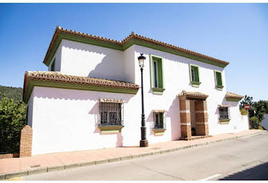 Maison avec terrasse 1