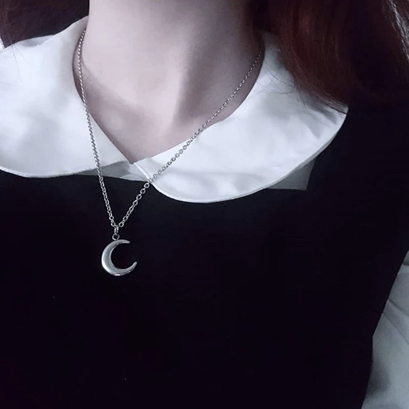 Zuid-Korea vintage distressed kleine maan ketting, perfect voor een unieke en stijlvolle look. Voeg een vleugje elegantie toe.