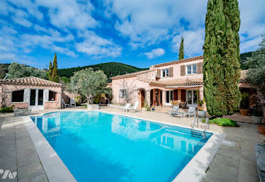 Villa avec piscine et terrasse 5