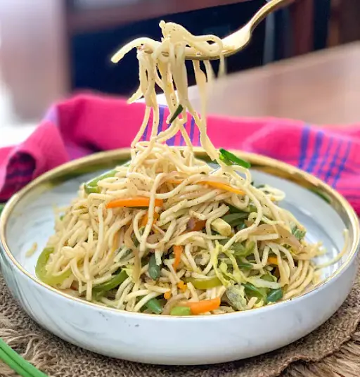 Veg Hakka Noodles(650ml)