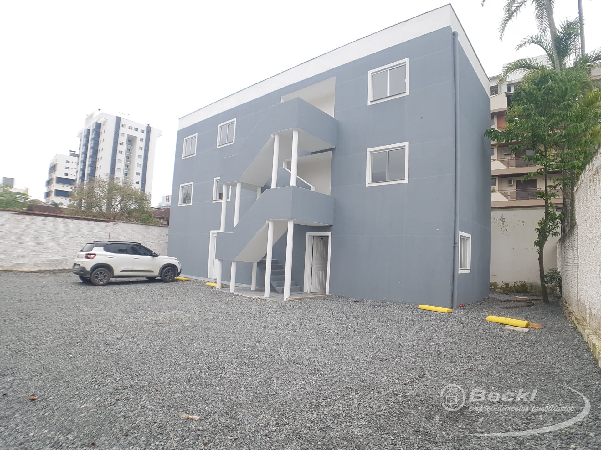 Apartamento para alugar  no Anita Garibaldi - Joinville, SC. Imveis