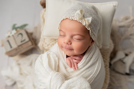 Fotógrafo de casamento Polina Morozova (newbornart). Foto de 24 de dezembro 2023