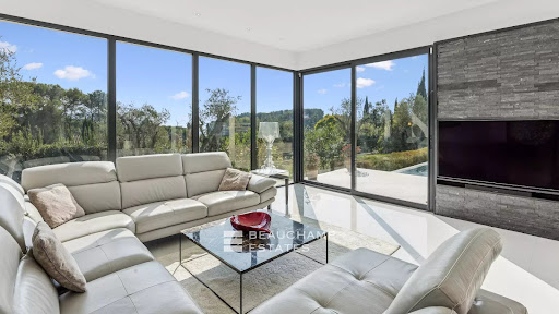 Villa avec piscine et terrasse 5