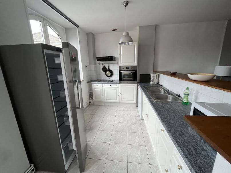 Location meublée appartement 2 pièces 96 m² à Saint-Quentin (02100), 320 €