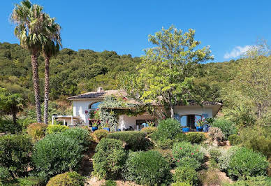 Villa with pool and garden 3