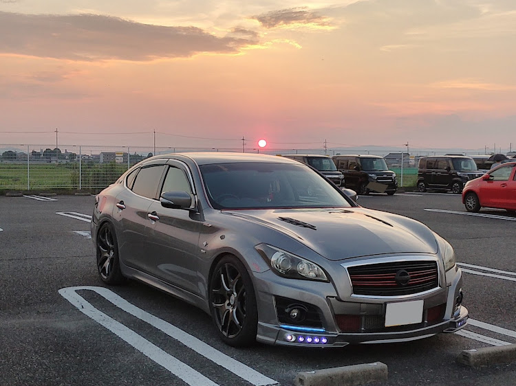 フーガの奈良県橿原市・スーパーの駐車場・夕陽🌇と夕焼け🌆・見ないで・・・(・・;)に関するカスタム事例の投稿画像4枚目