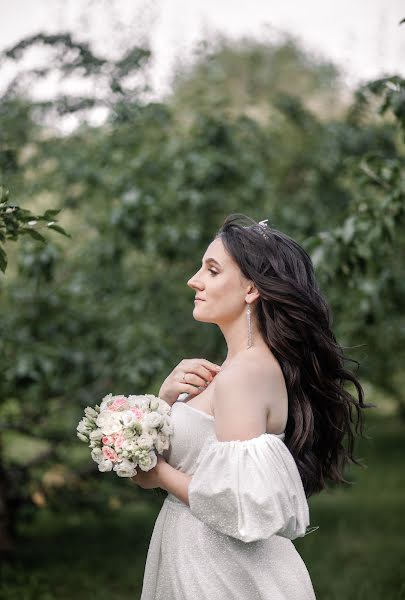 Fotografo di matrimoni Yuliya Burdakova (juliburdakova). Foto del 30 luglio 2022