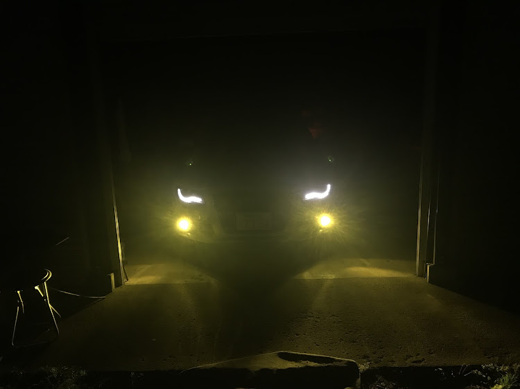 A4 アバントのLEDフォグ・バイカラー・2色切り替えに関するカスタム事例の投稿画像3枚目