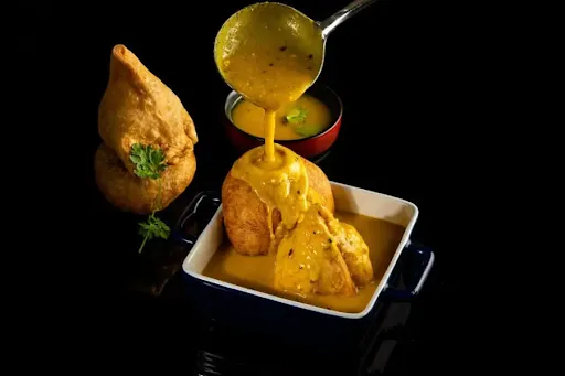 Samosa With Kadhi & Bhujia