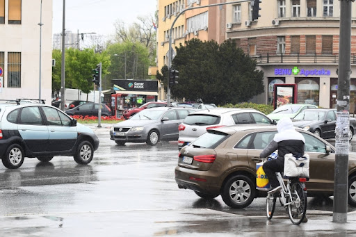 Sutra promenjivo oblačno, toplo, vetrovito, povremeno kiša