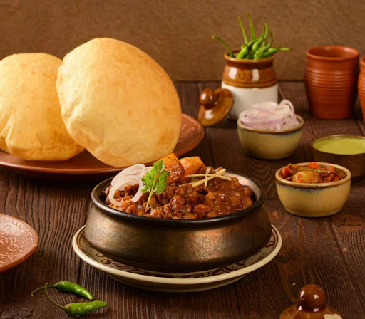 Old Delhi Special Chole Bhature