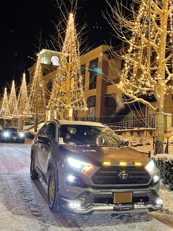 RAV4のRAV4乗りさんと繋がりたい・rav4・MXAA54・仙台ロイヤルパークホテル・イルミネーションと愛車に関するカスタム事例の投稿画像1枚目