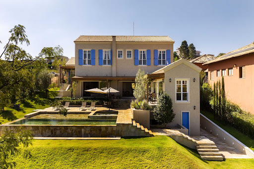 Corps de ferme avec jardin et piscine 1