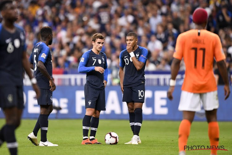 Antoine Griezmann en remet une couche sur le trophée FIFA