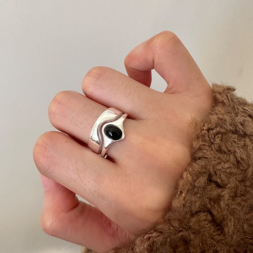 Title 2, Womens Double-Layer Black Agate Ring An elegan...