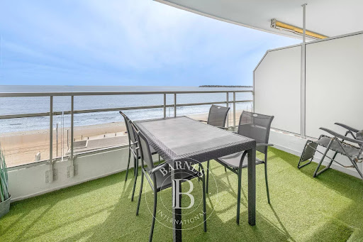 Seaside apartment with terrace 3