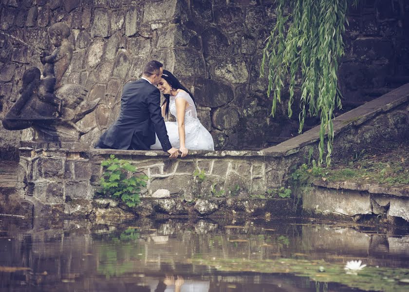 Fotografo di matrimoni Robert Mierzwiński (mrantoni). Foto del 13 gennaio 2020