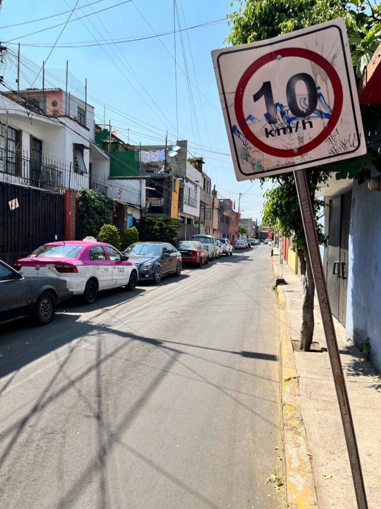 How to cross a small street in Mexico City.