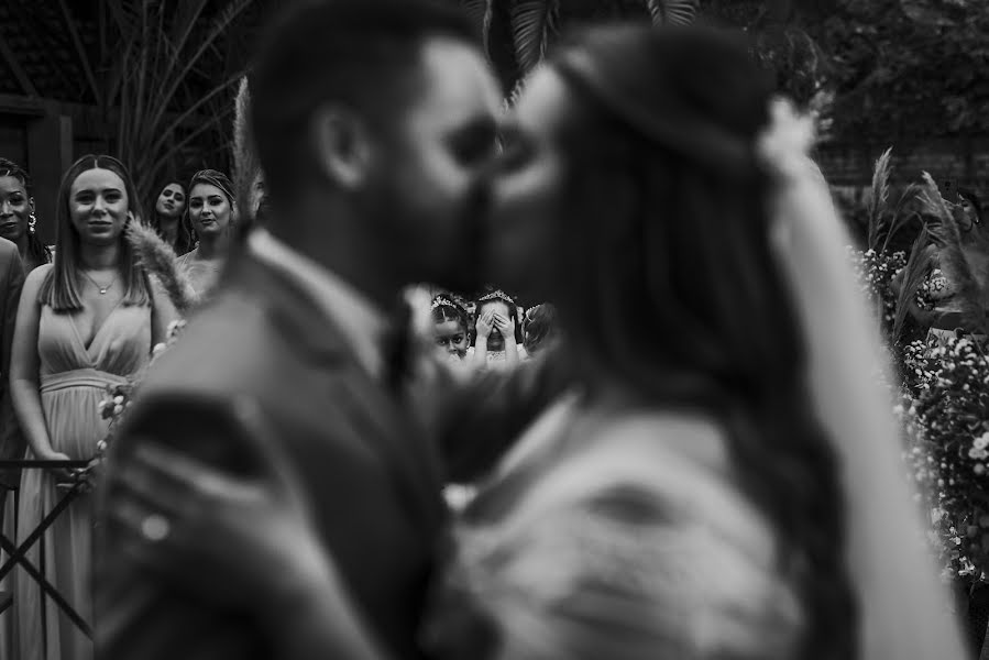 Wedding photographer Junior Oliveira (junioroliveira). Photo of 15 December 2021