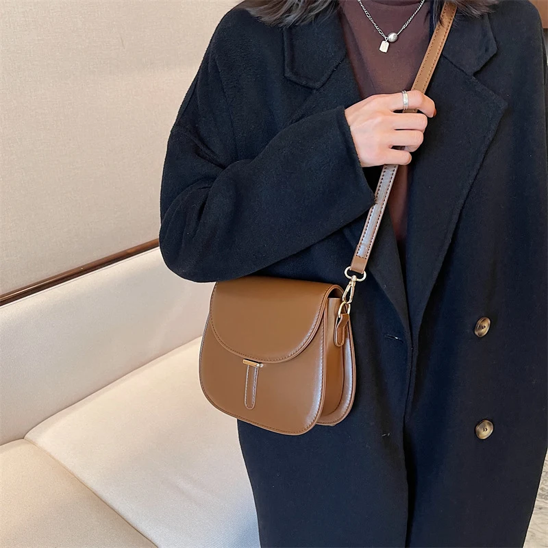 Bolsa de ombro diária personalizada para mulheres. Perfeita para o trabalho e deslocamentos diários. Conforto, estilo e personalização.