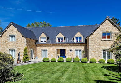 Seaside house with pool and garden 9