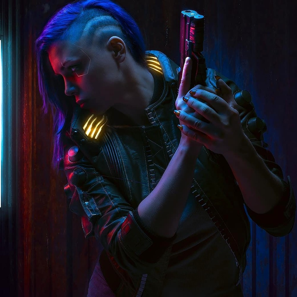 Правильный косплей по Cyberpunk 2077 — девушки, неон и имплантаты