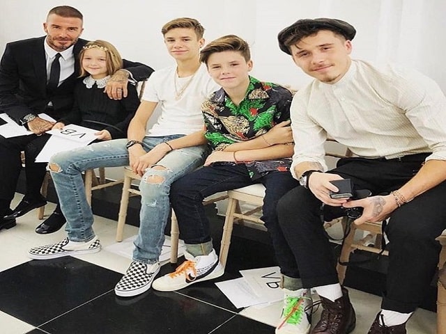 David Beckham và gia đình xem show thời trang của bà xã. 