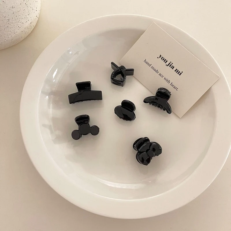 Practical Mini Jaw Clip Girl Bangs Keep your girl's bangs perfectly in place with this easy-to-use mini jaw clip. Ideal 