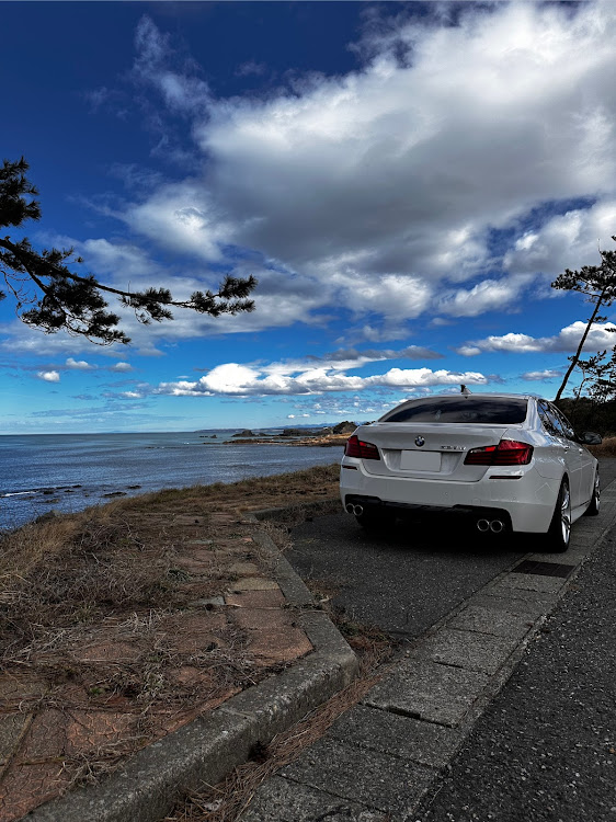 5シリーズ セダンのbmw5シリーズ・f10・最高のドライブ日和です・撮影スポット探しの旅・iPhone14ProMAXくおりてぃに関するカスタム事例の投稿画像4枚目