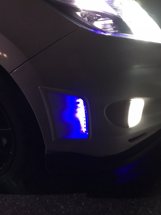 エクシーガのヘッドライト交換・LEDテープ・エクシーガに関するカスタム事例の投稿画像3枚目