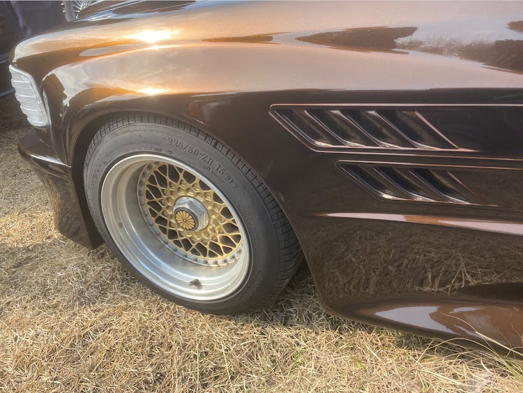 SクラスセダンのW126・ケーニッヒ仕様・ダウンホース・アタリマエダノクラッカーに関するカスタム事例の投稿画像3枚目