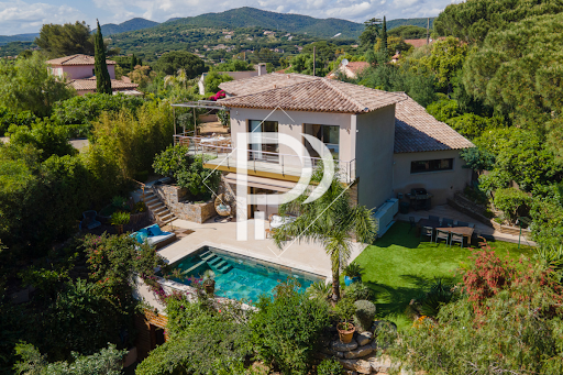 Villa with pool and garden 1
