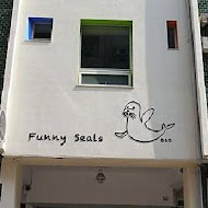 Funny Seals Cafe