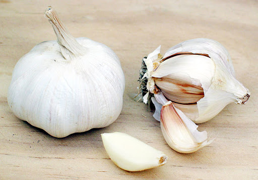 大蒜 GARLIC PHOTO BY: Donovan Govan. Licensed under the terms of the GNU Free Documentation License