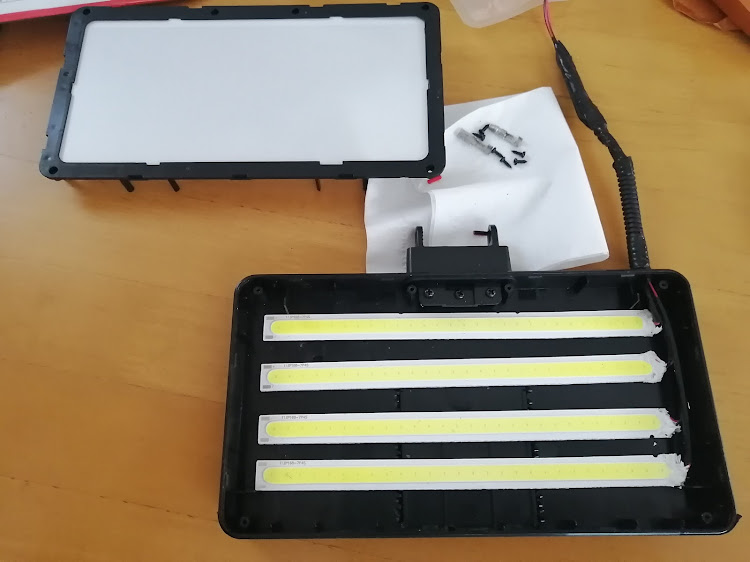 ステップワゴンスパーダのThanks sign LED・りんご→ゴリラ→ラッパに関するカスタム事例の投稿画像2枚目