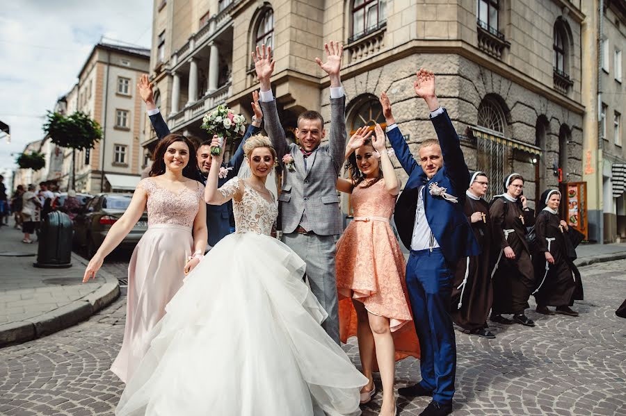 Wedding photographer Oleksandr Yakonyuk (sanni). Photo of 18 June 2019