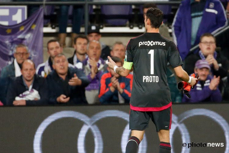 "En dan gaat die keeper zeggen: 'ze hebben niet genoeg gelopen'. Hij had die bal moeten pakken!"