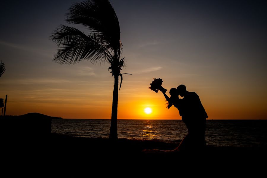 Fotógrafo de casamento Olliver Maldonado (ollivermaldonado). Foto de 13 de dezembro 2022