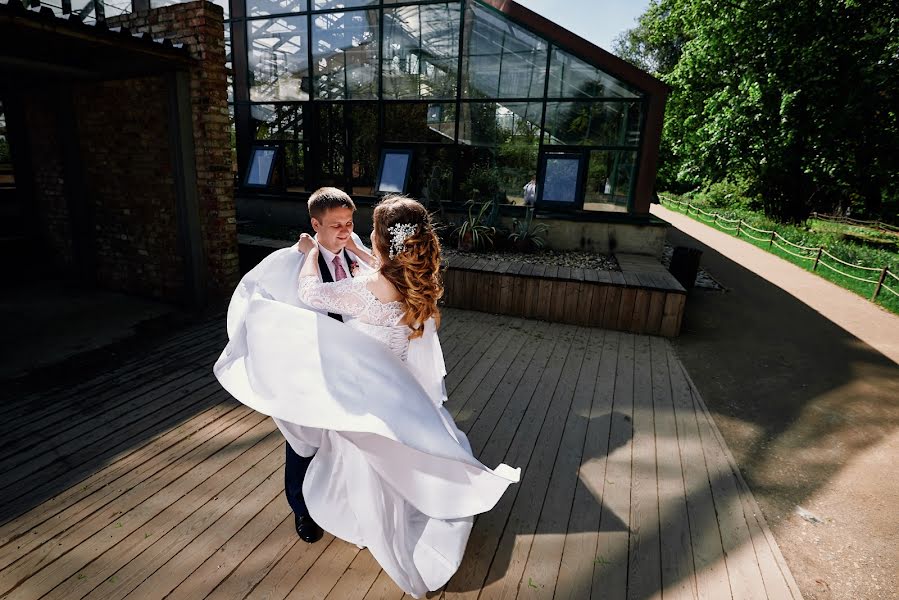 Fotógrafo de casamento Sergey Lomanov (svfotograf). Foto de 5 de junho 2017